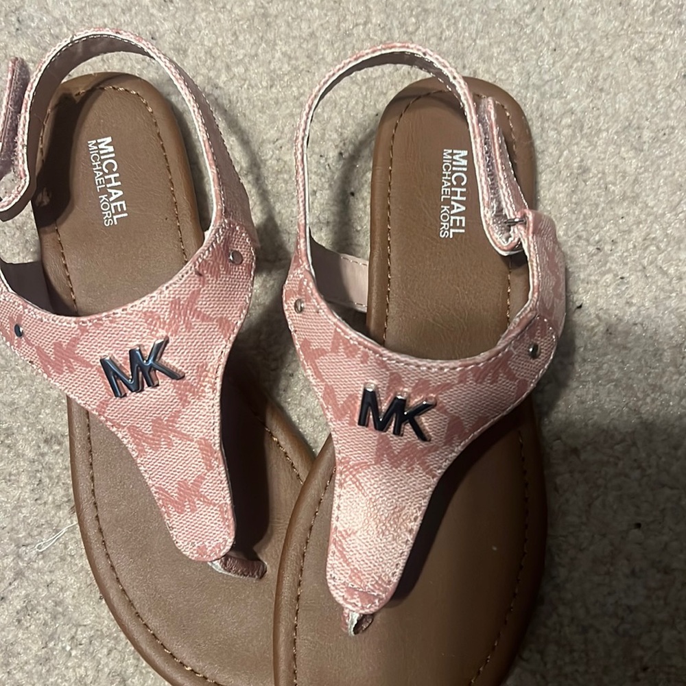 Micheal kors sandals size 5